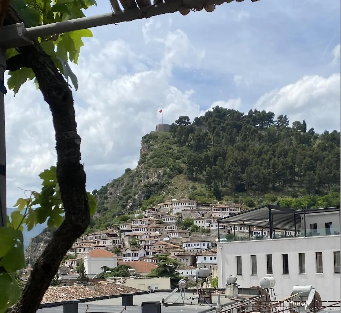 Apartment In Berat'S Center 培拉特